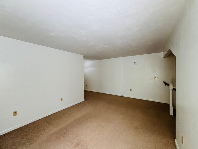 Photo - 108 Chowning Pl