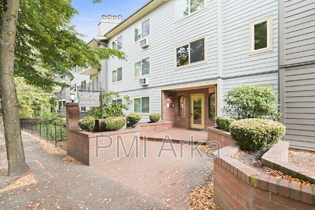 Building Photo - 9800 Roosevelt Way NE Unit Apartment 14,