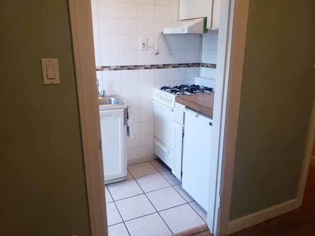 kitchen - 450 39th St Unit 1