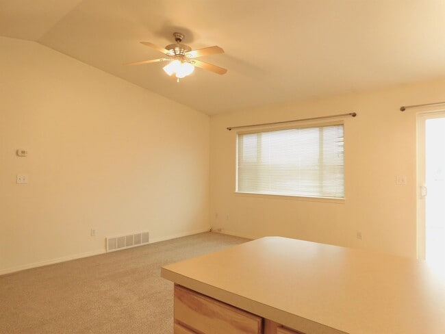 Photo - 180 Empire Loop