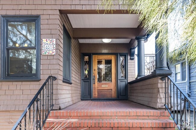 857 Laurel St
