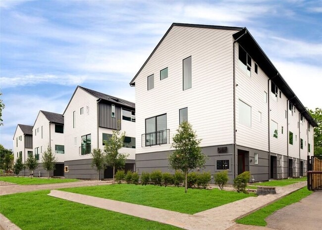 Building Photo - 5026 Bryan St Unit #402