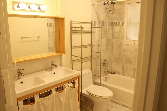 Photo - 2713 St Edwards Cir