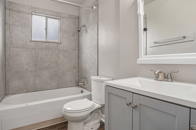 Photo - 4215 Loomis Ave Unit B