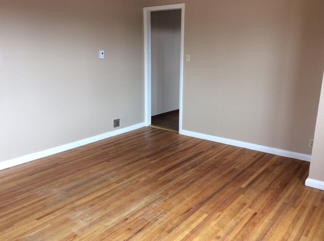 Photo - 11 4th St E Unit 1