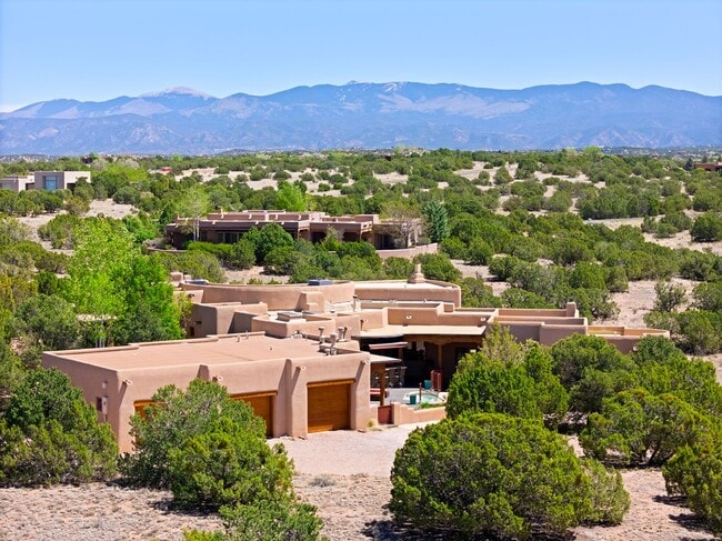 Building Photo - Pueblo Style Retreat in Las Campanas