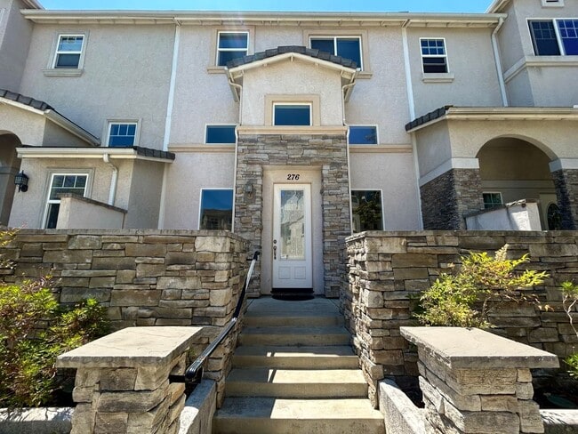 Spacious 3-Bedroom, 2.5-Bath Condo for Ren... - Spacious 3-Bedroom, 2.5-Bath Condo for Ren...