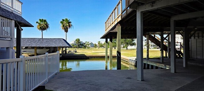 Photo - 1702 Castaway St