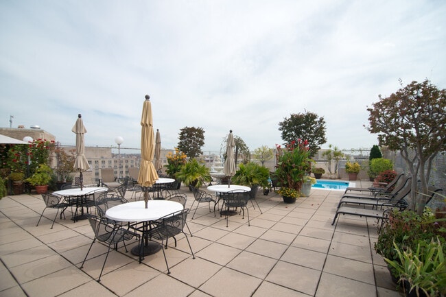 Building Photo - 1325 18th St NW Unit 212