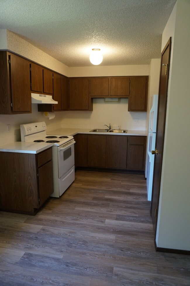 Photo - 345 NW Robert St