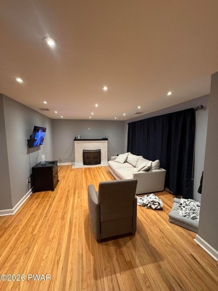 Photo - 200 Avenue H