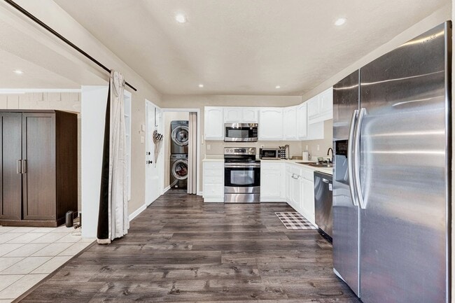 108 E Kingsbridge Dr