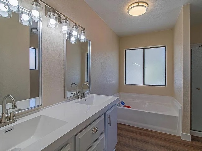 Photo - 426 Waterbrook Dr