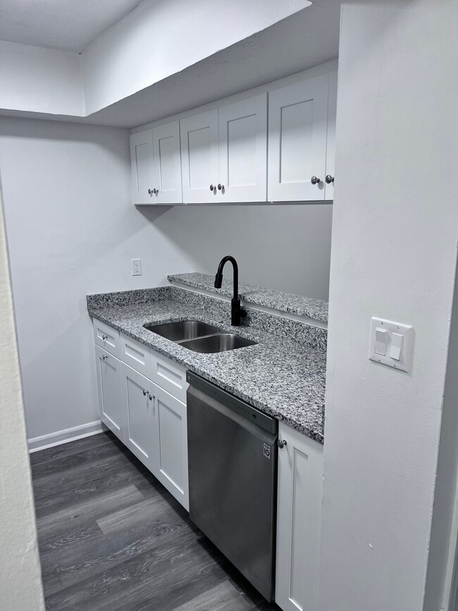 Photo - 1724 Wesley Way NW