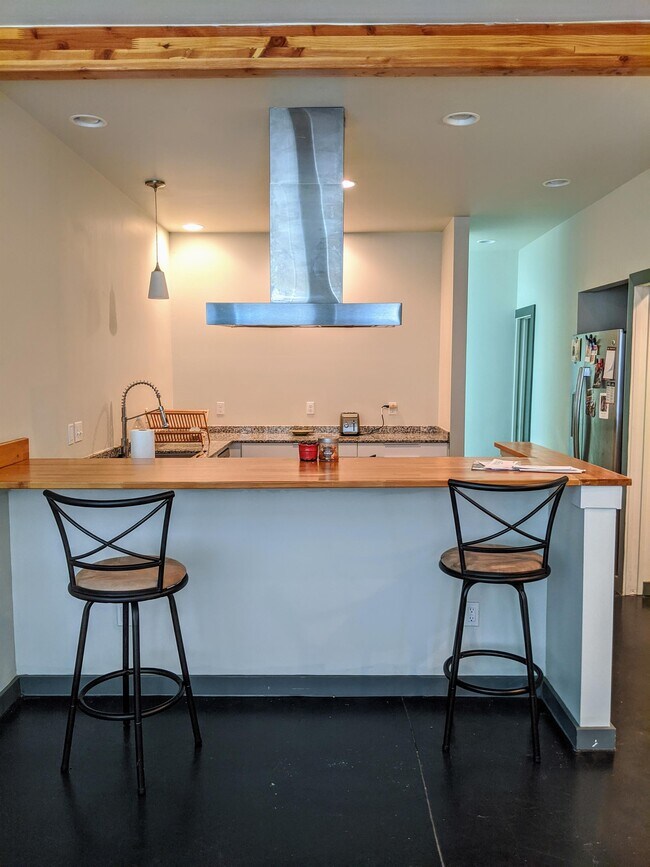 Photo - 307 W 23rd St