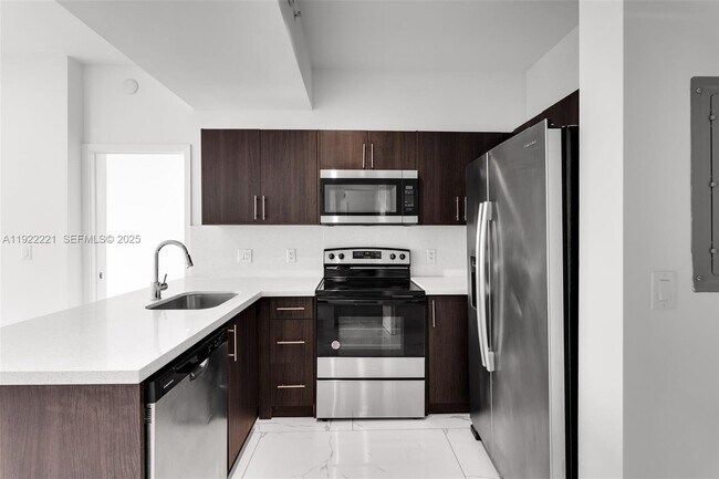 Photo - 1 Curtiss Pkwy Unidad 317