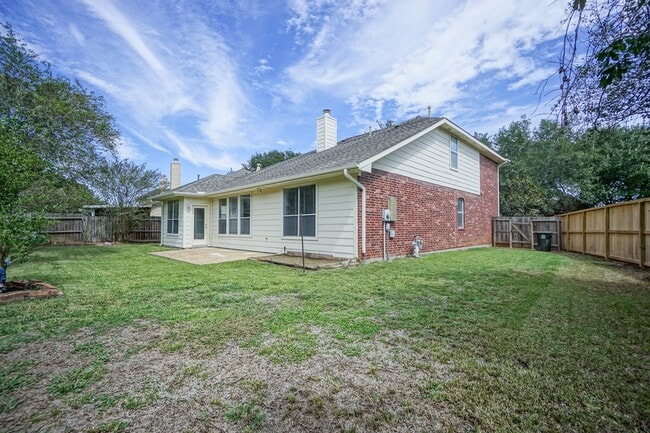 Photo - 918 Featherbrook Ct