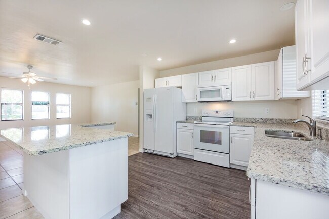 Photo - 1009 Nicholas Pkwy W