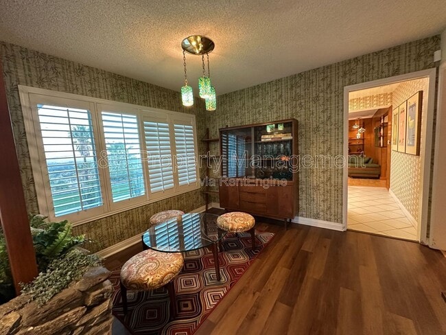 Photo - 425 Edgerton Dr