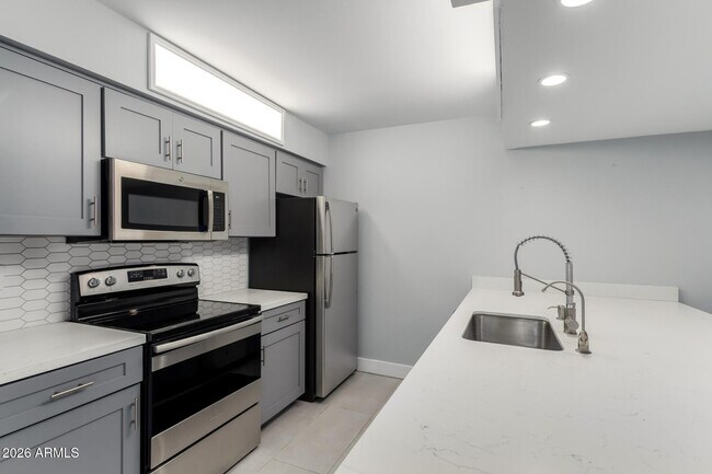 Building Photo - 3314 N 68th St Unit 116