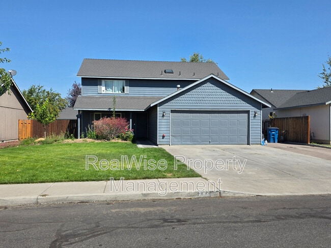 Building Photo - 725 NE Negus Pl Rental