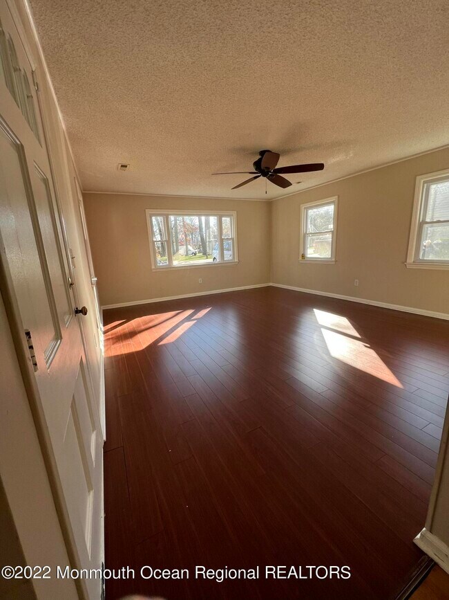 Photo - 451 Harnell Ave