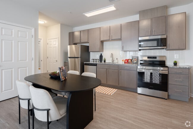 2BR, 2BA - 911SF - Kitchen