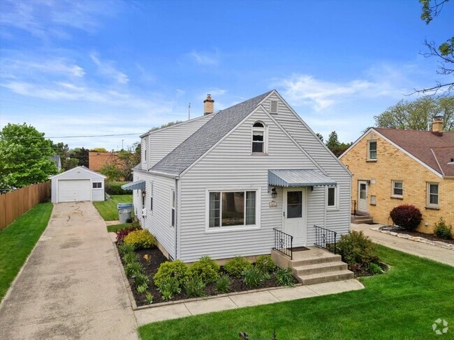 Building Photo - 3661 S 22nd St Rental
