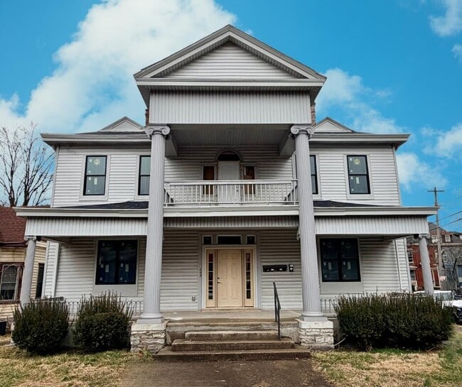 Building Photo - 341 Grosvenor Ave Unit 3