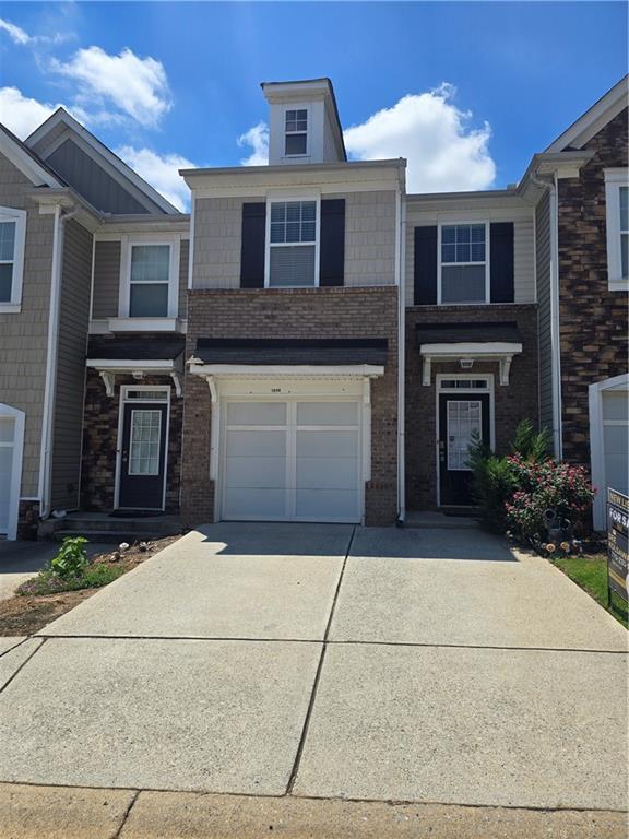 Building Photo - 1934 Dilcrest Dr