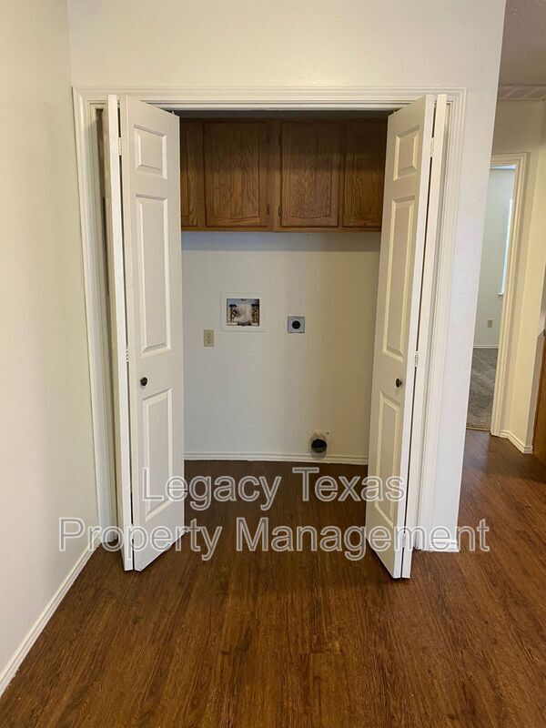 Photo - 1412 Courtney Pl