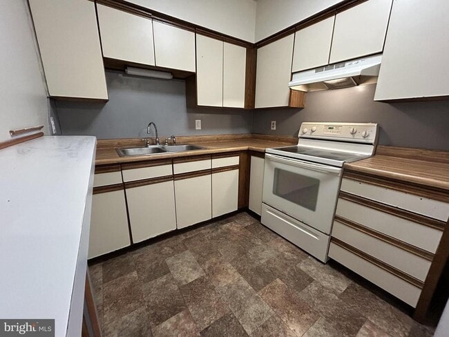 Photo - 228 N 2nd St