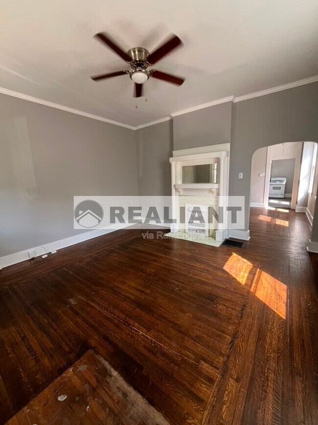 Photo - 622 W 12th St Unit Apartment 1