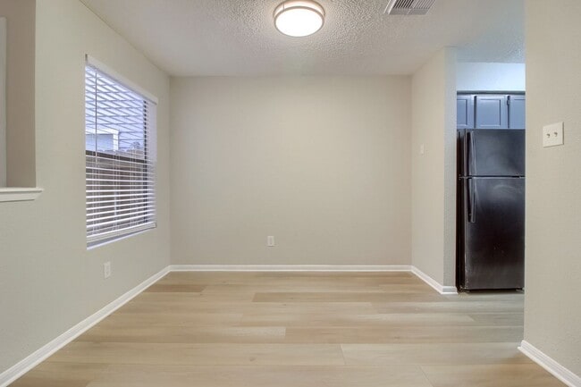 Photo - 8810 Schick Rd