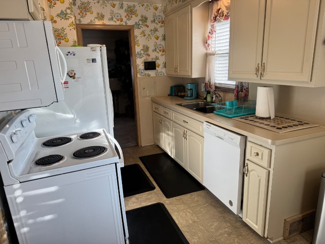 Photo - 20455 Strathmoor St