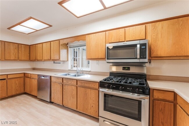 Building Photo - 2629 Hickey Ave