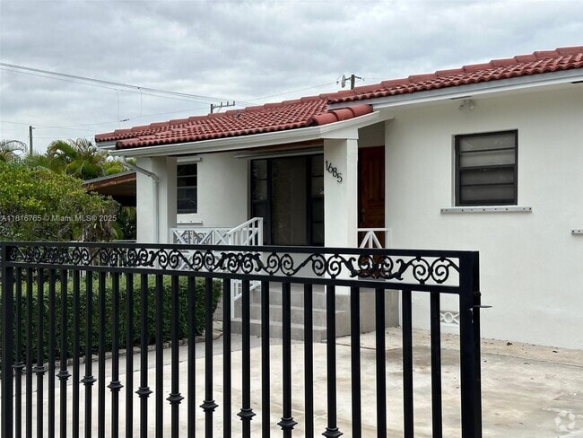 Building Photo - 1685 SW 15th St Rental
