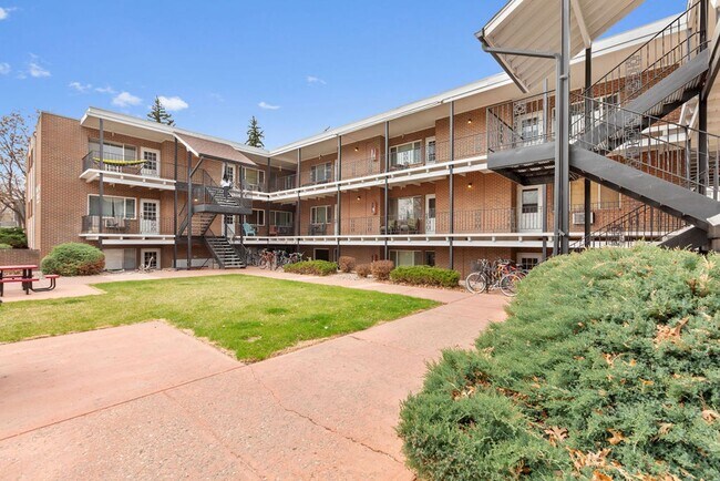 Photo - Charming Upgraded Condo in Old Town – Prim...