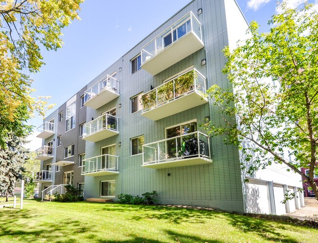 Building Photo - Oliver Rose