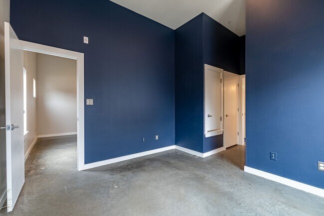 Photo - Where South Congress Feels Like Home: Apply today & Receive $500 off your first FULL month’s rent! Unit 128