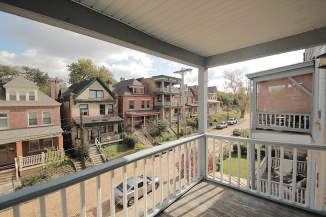 Building Photo - 525 Jeanette St Unit 3