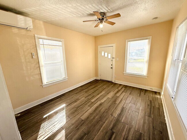 Photo - *MOVE IN SPECIAL* Charming Duplex with Fenced Yard – Minutes from St. Philip's College!