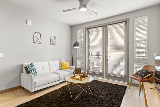 Building Photo - 400 N 2nd Ave Unit SI ID1522046P