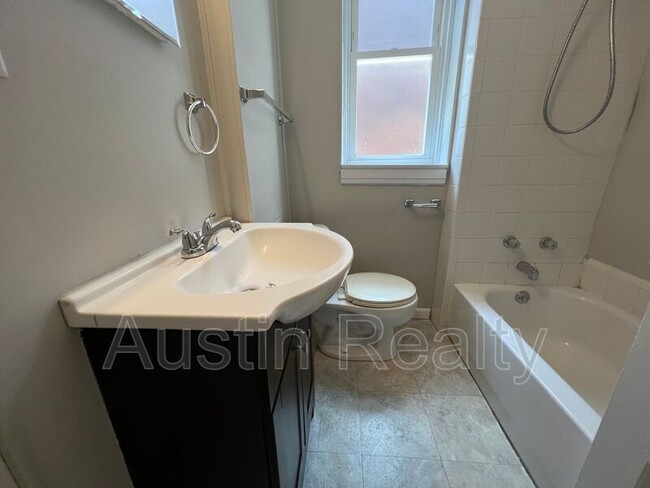 Photo - 4932 Schollmeyer Ave