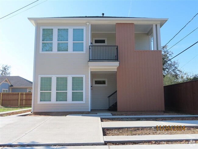 Building Photo - 3210 Meyer St Unit A Rental