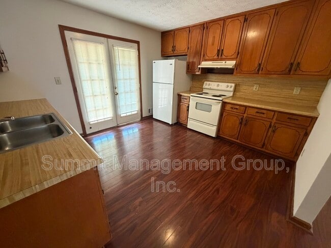 Photo - Locust Drive - 988