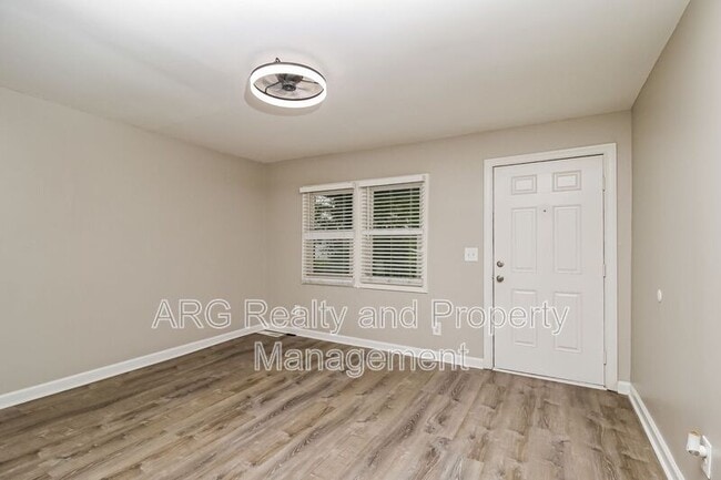 Photo - 1097 Smith St SW