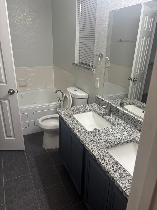 Photo - 213 Larkspur Dr