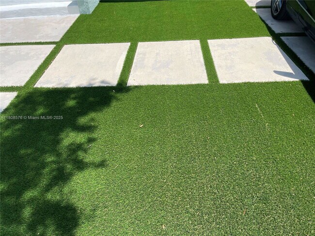 Photo - 27 NE 49th St