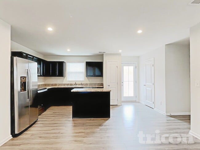 Photo - 467 Hobson Wy